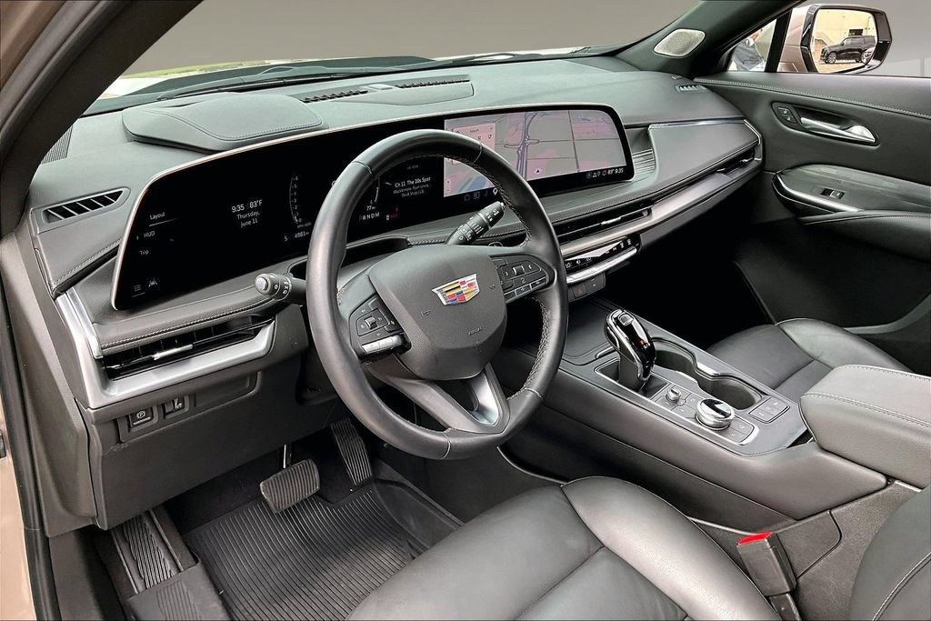 Used 2024 Cadillac XT4 Premium Luxury w/ Technology Package FWD image 13