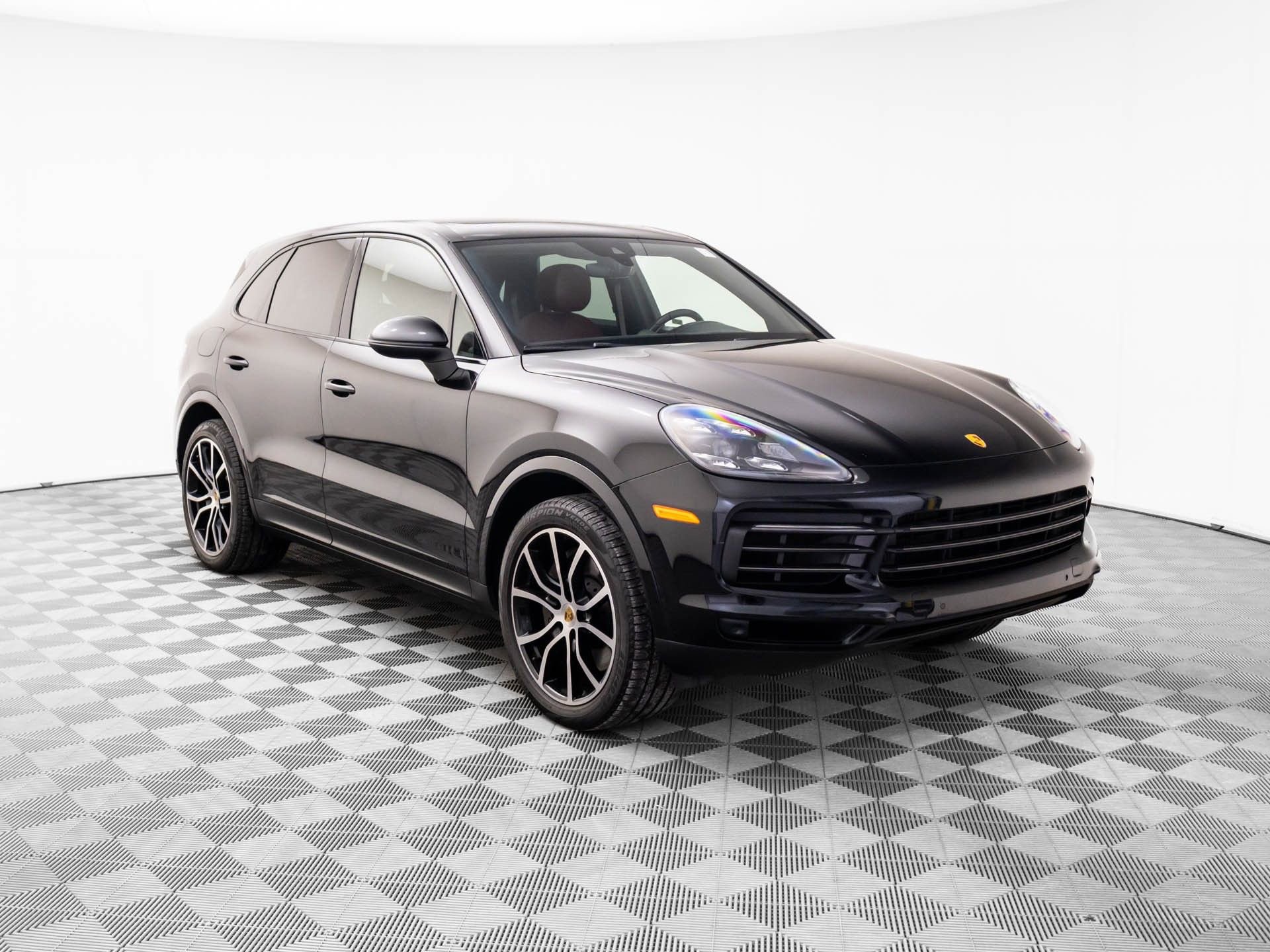 Certified 2023 Porsche Cayenne Platinum Edition image 6
