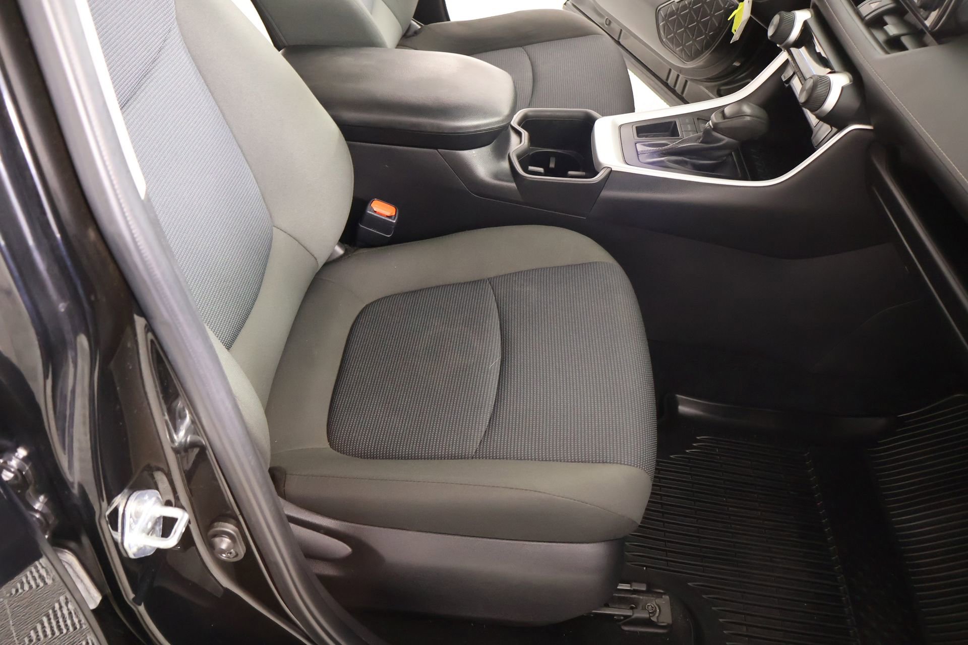 Used 2022 Toyota RAV4 LE image 12