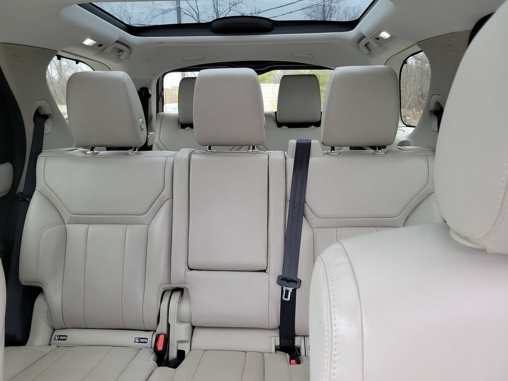 Used 2017 Land Rover Discovery HSE AWD/4WD image 20