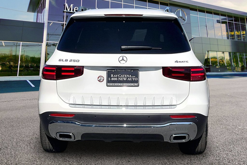 New 2026 Mercedes-Benz GLB 250 4MATIC image 4