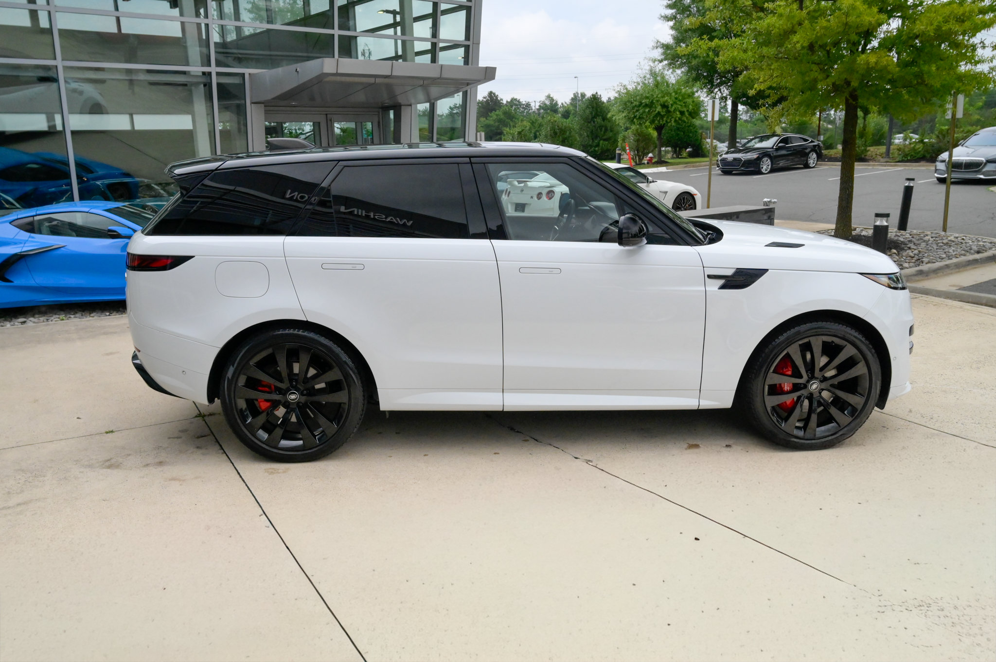 Used 2023 Land Rover Range Rover Sport SE Dynamic AWD/4WD image 4