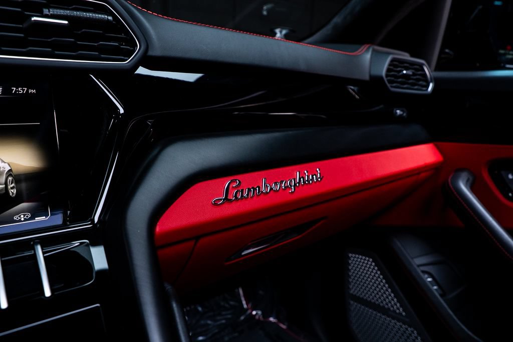 Used 2022 Lamborghini Urus AWD/4WD image 40