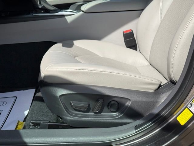 Used 2022 Toyota Camry XLE image 14