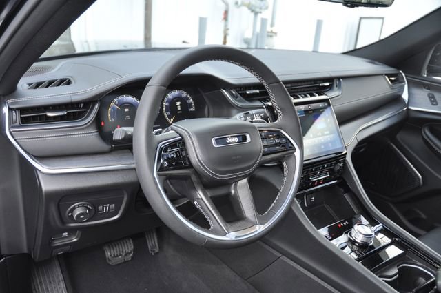 Used 2024 Jeep Grand Cherokee Overland w/ Luxury Tech Group IV image 22