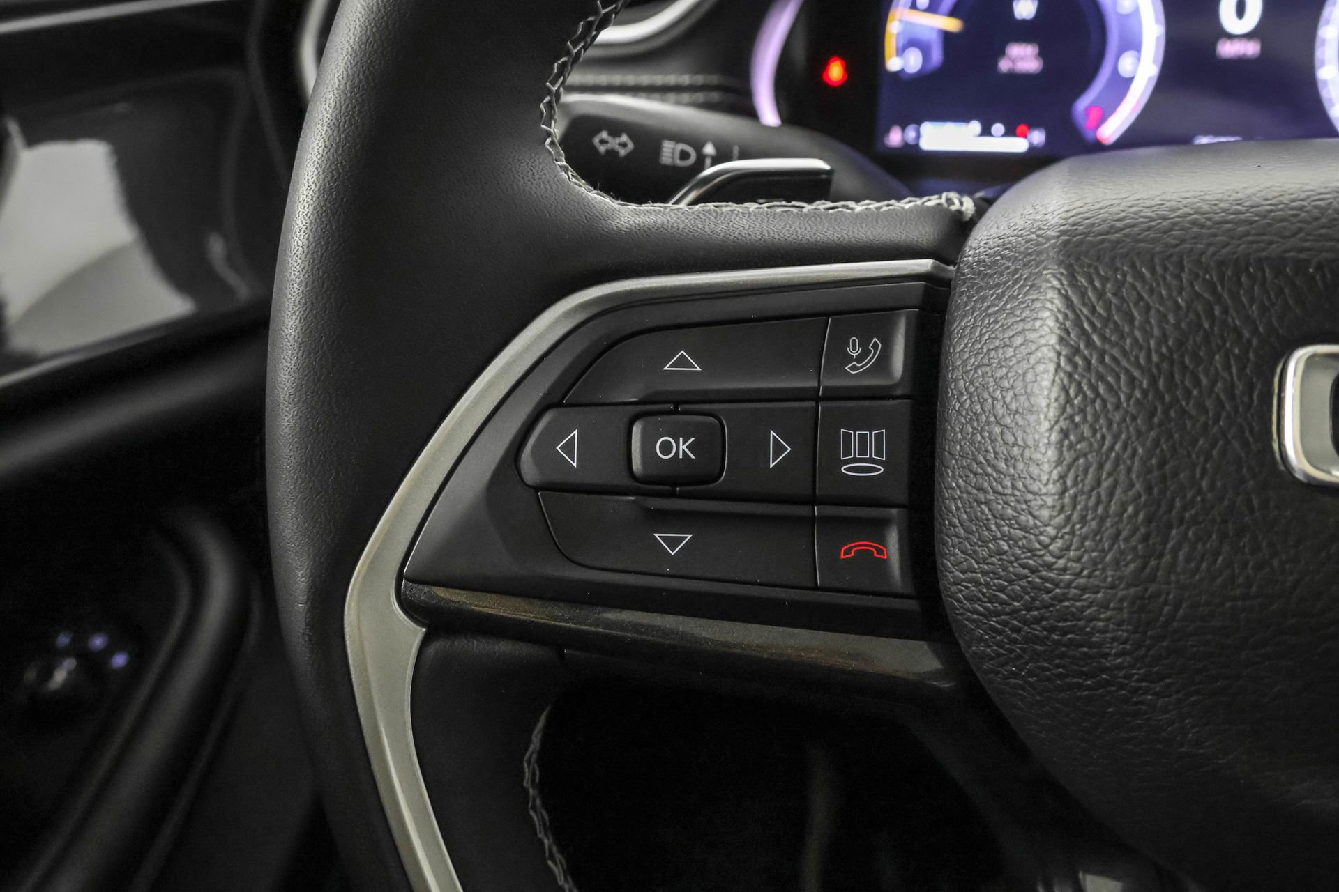 Used 2023 Jeep Grand Cherokee L Laredo image 30