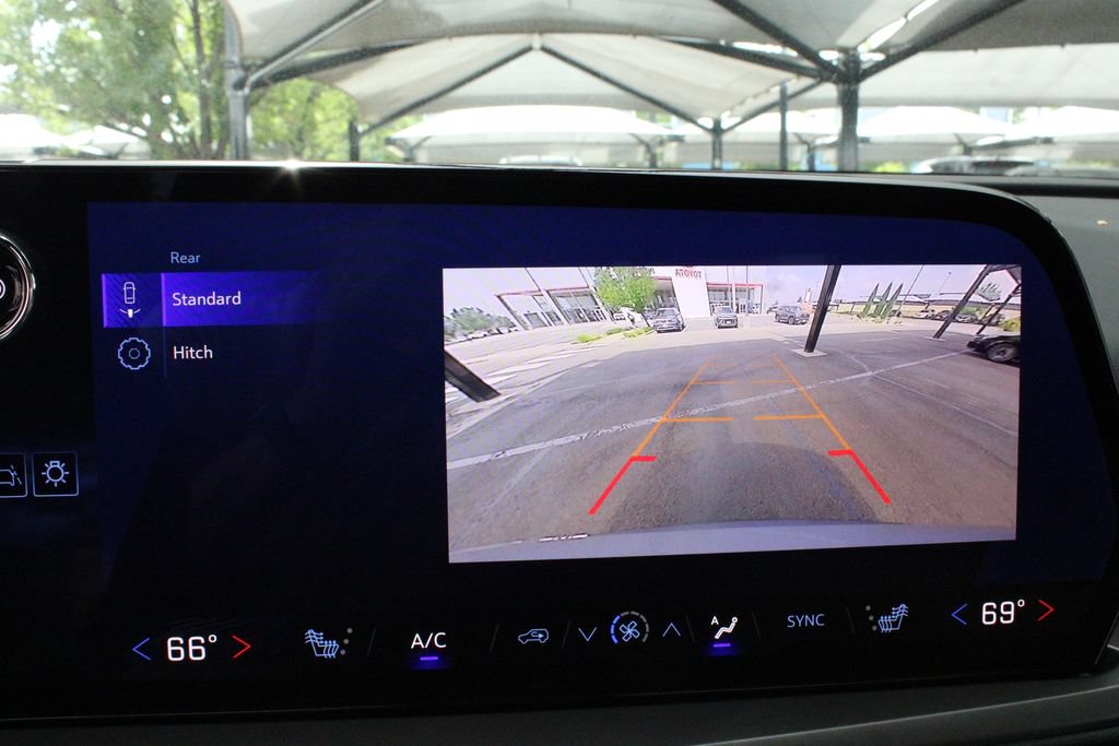 Used 2025 Chevrolet Traverse LT AWD/4WD image 35