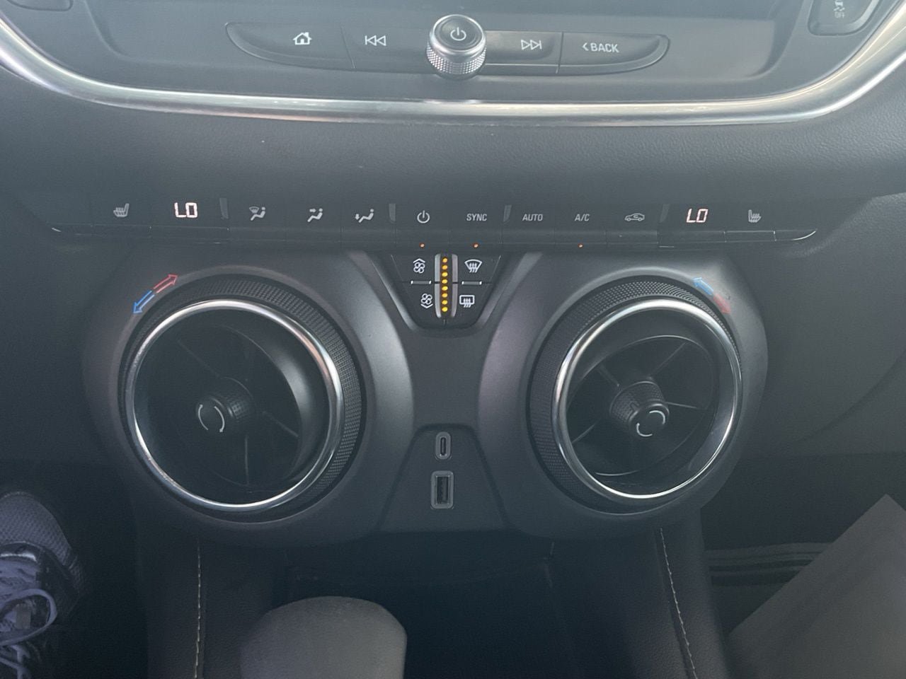 Used 2025 Chevrolet Blazer LT FWD image 23