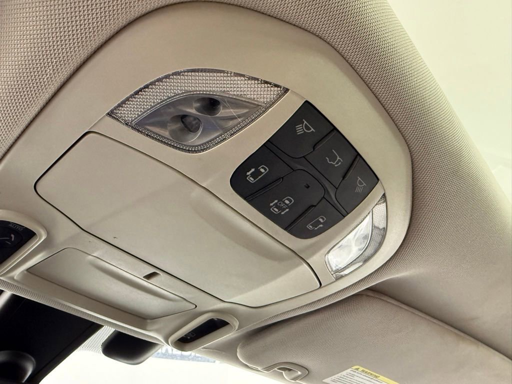 Used 2020 Chrysler Pacifica Limited image 26