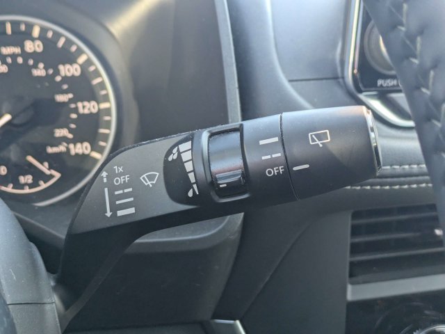 Used 2025 Nissan Rogue SV FWD image 29