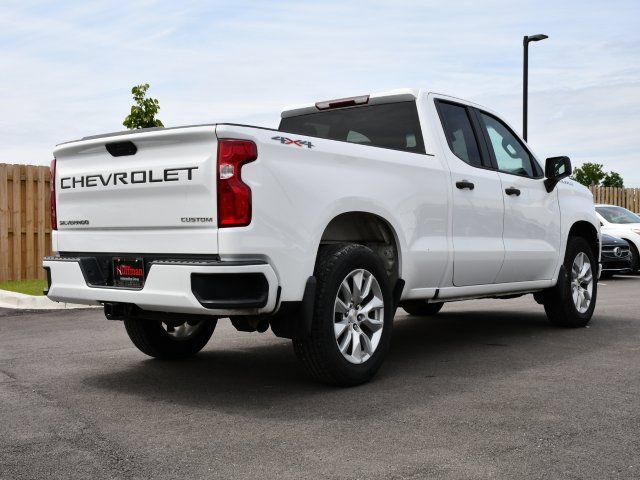 Used 2020 Chevrolet Silverado 1500 Custom w/ Custom Value Package AWD/4WD image 12
