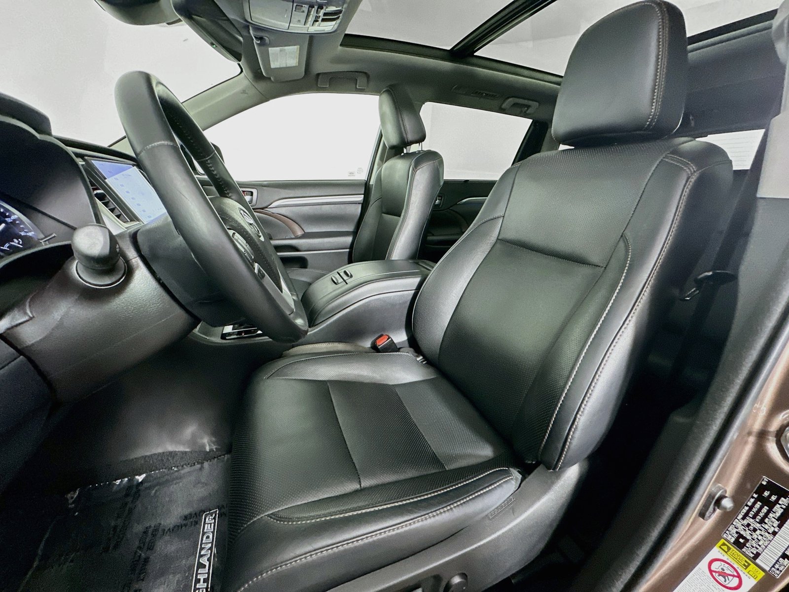 Used 2017 Toyota Highlander Limited Platinum FWD image 22
