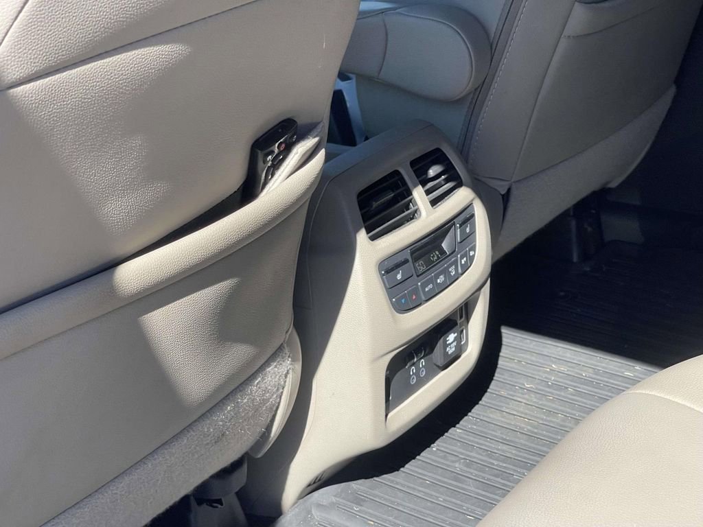 Used 2022 Honda Pilot Touring image 12