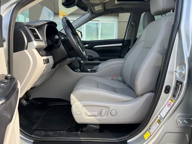 Used 2017 Toyota Highlander XLE image 10