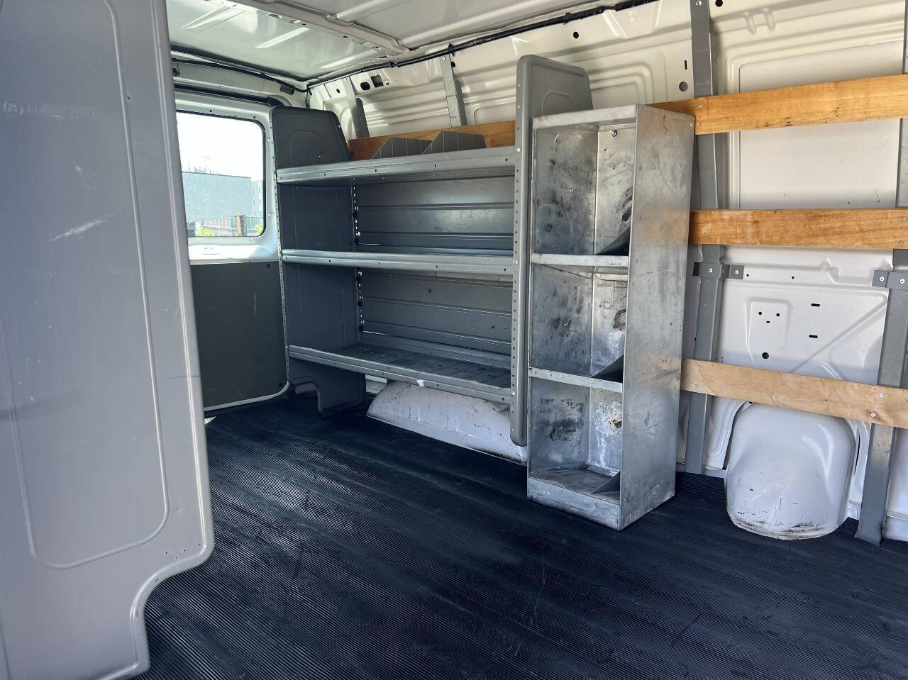 Used 2014 Ford E-250 and Econoline 250 w/ Power Group RWD image 16