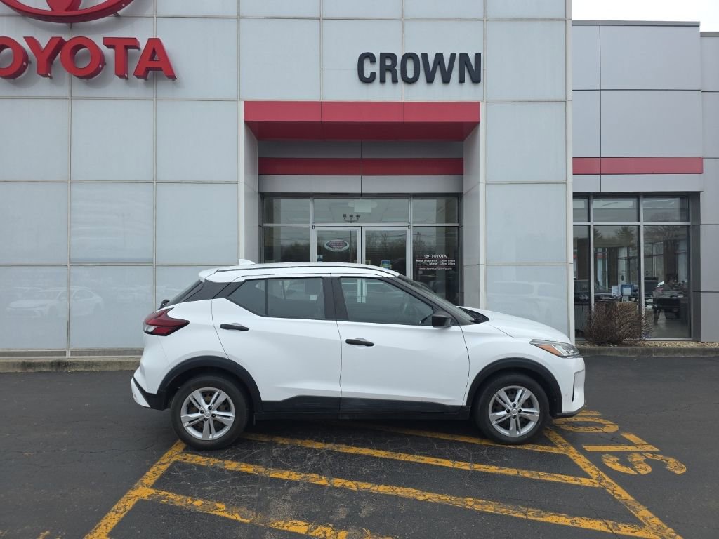 Used 2022 Nissan Kicks S image 2