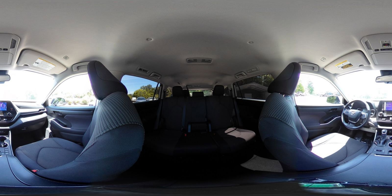 Used 2025 Toyota Highlander LE FWD image 40