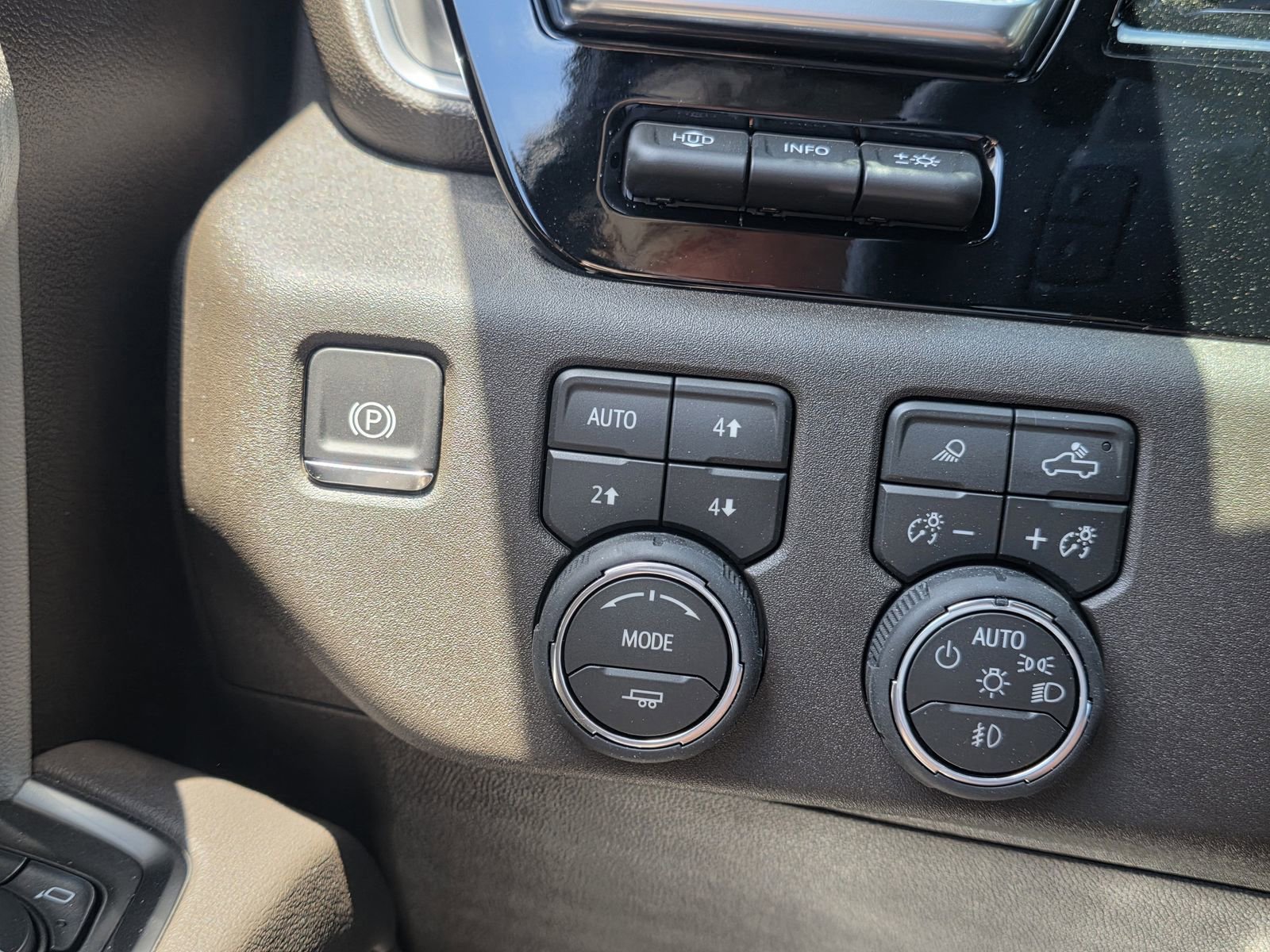 New 2026 Chevrolet Silverado 1500 LTZ w/ LTZ Premium Package AWD/4WD image 22