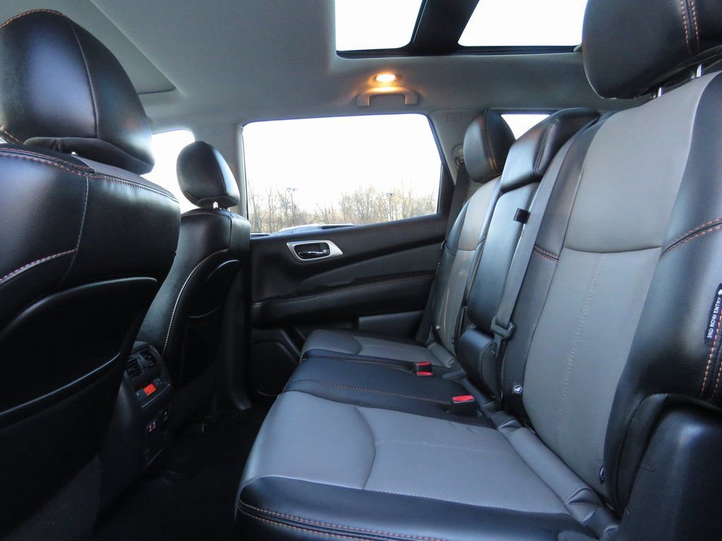 Used 2020 Nissan Pathfinder SL image 22