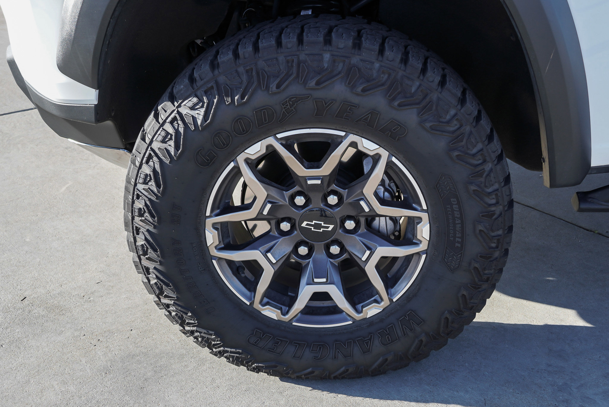 Used 2025 Chevrolet Colorado ZR2 w/ Technology Package image 12