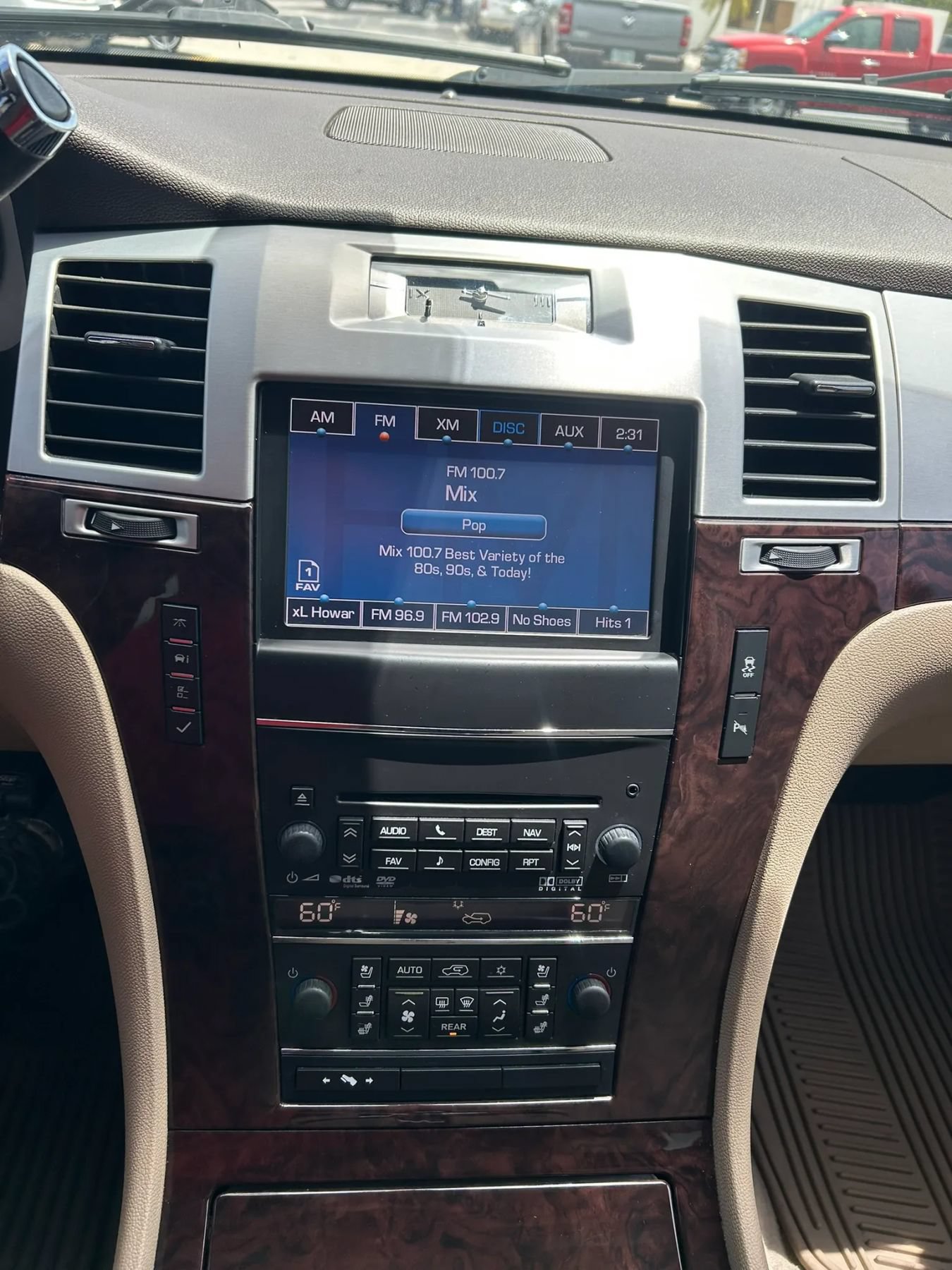 Used 2013 Cadillac Escalade ESV Luxury RWD image 31