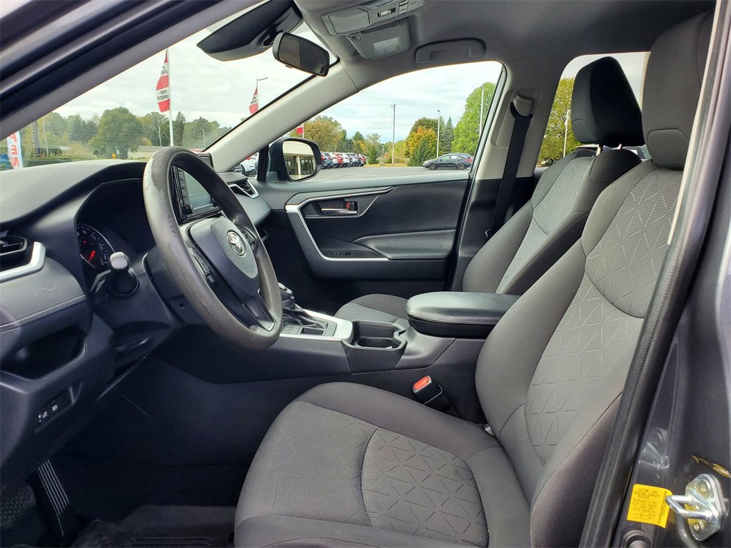 Used 2021 Toyota RAV4 XLE image 8