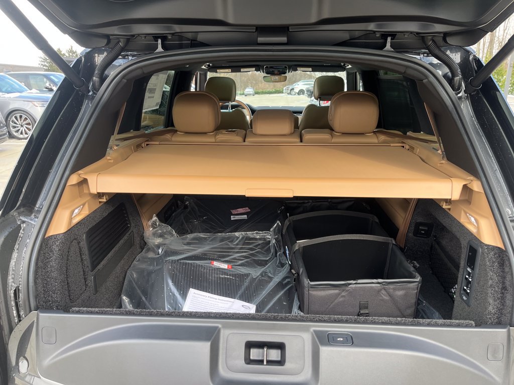 New 2026 Land Rover Range Rover Long Wheelbase SE AWD/4WD image 19