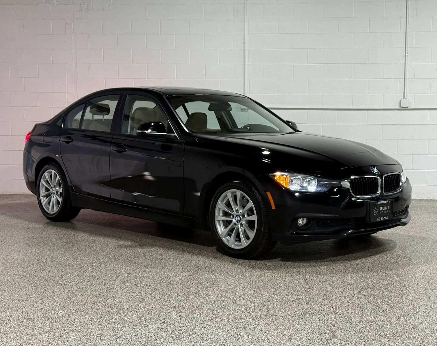 Used 2016 BMW 320i Sedan RWD image 4