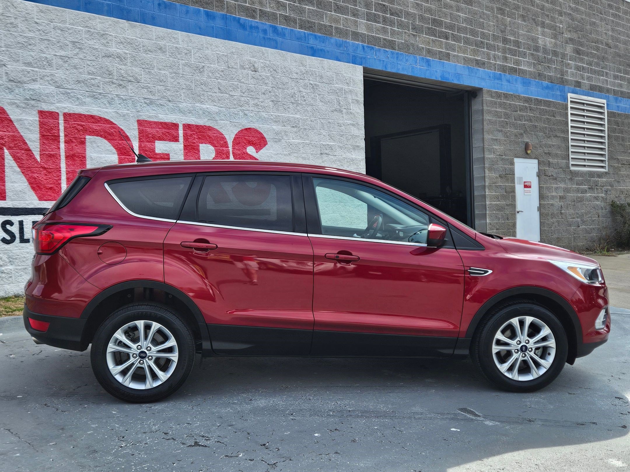 Used 2019 Ford Escape SE image 8