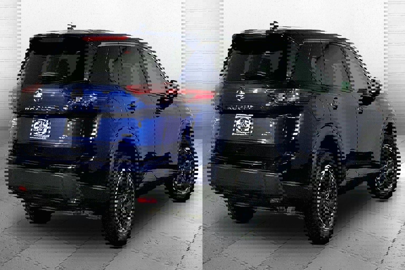 Used 2025 Nissan Rogue SV image 13