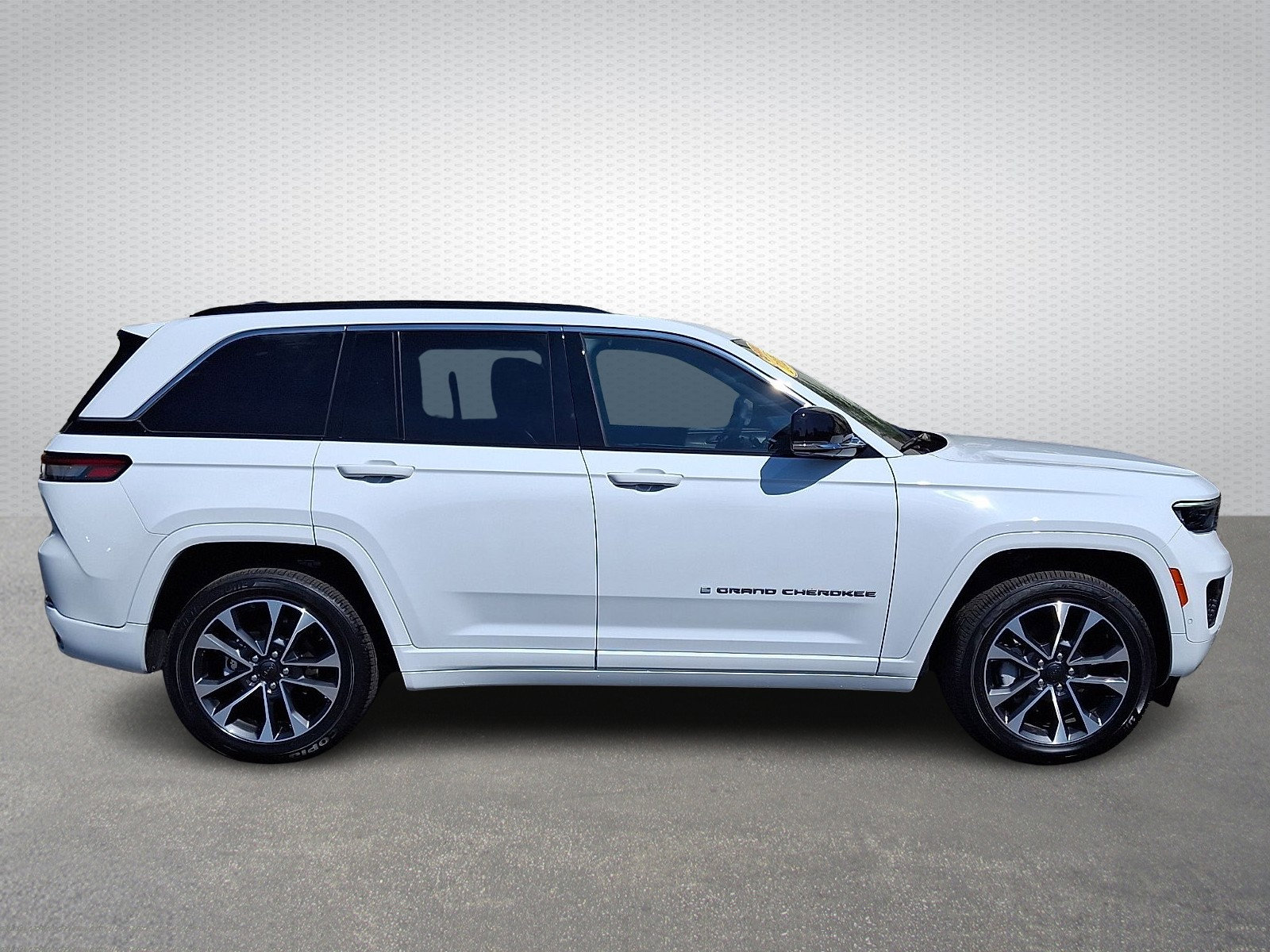 Certified 2025 Jeep Grand Cherokee Overland w/ Adv Protech Group III AWD/4WD image 7