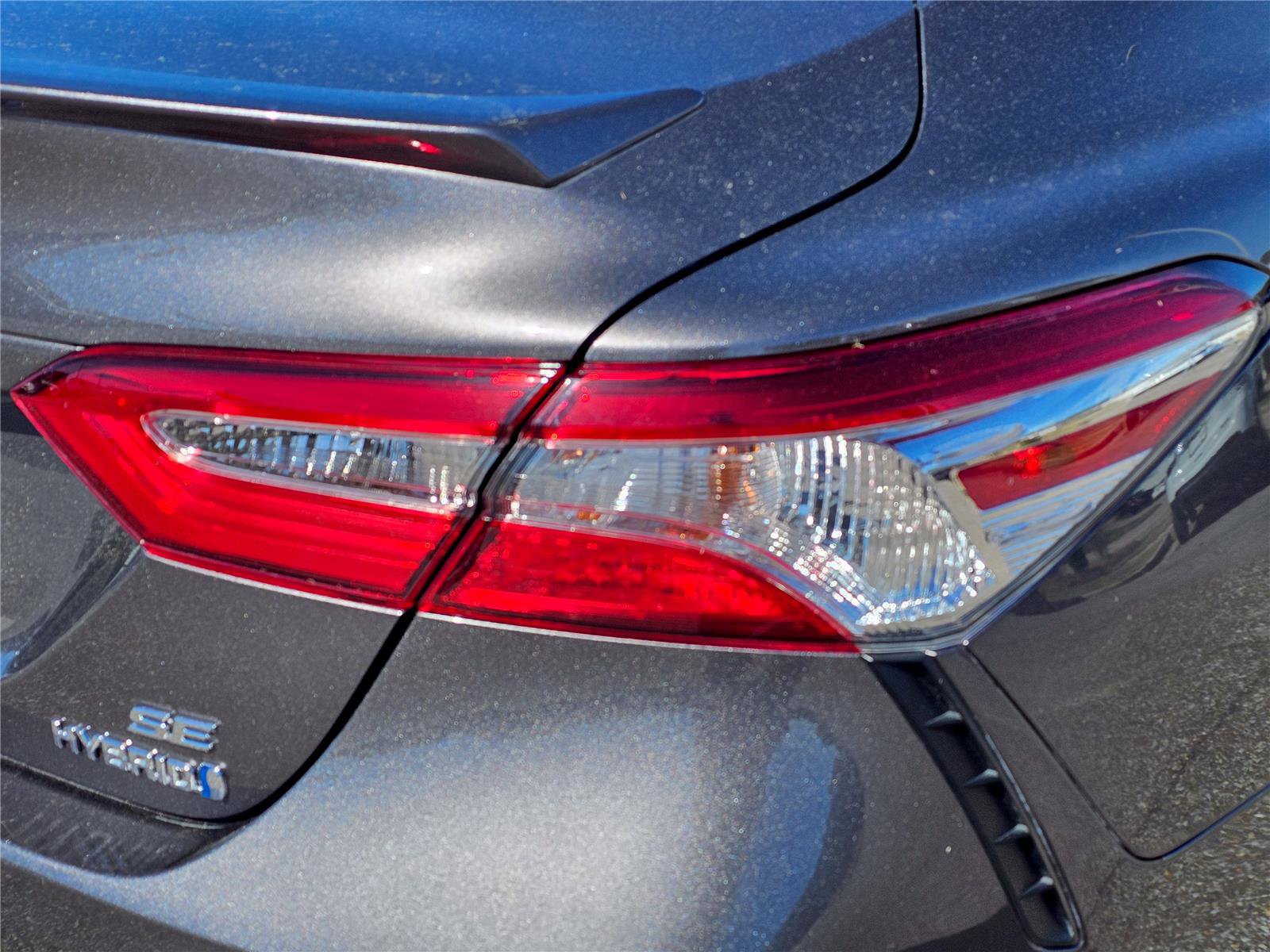Used 2020 Toyota Camry SE FWD image 9