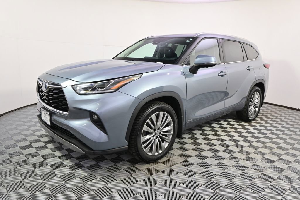 Used 2023 Toyota Highlander Platinum image 2
