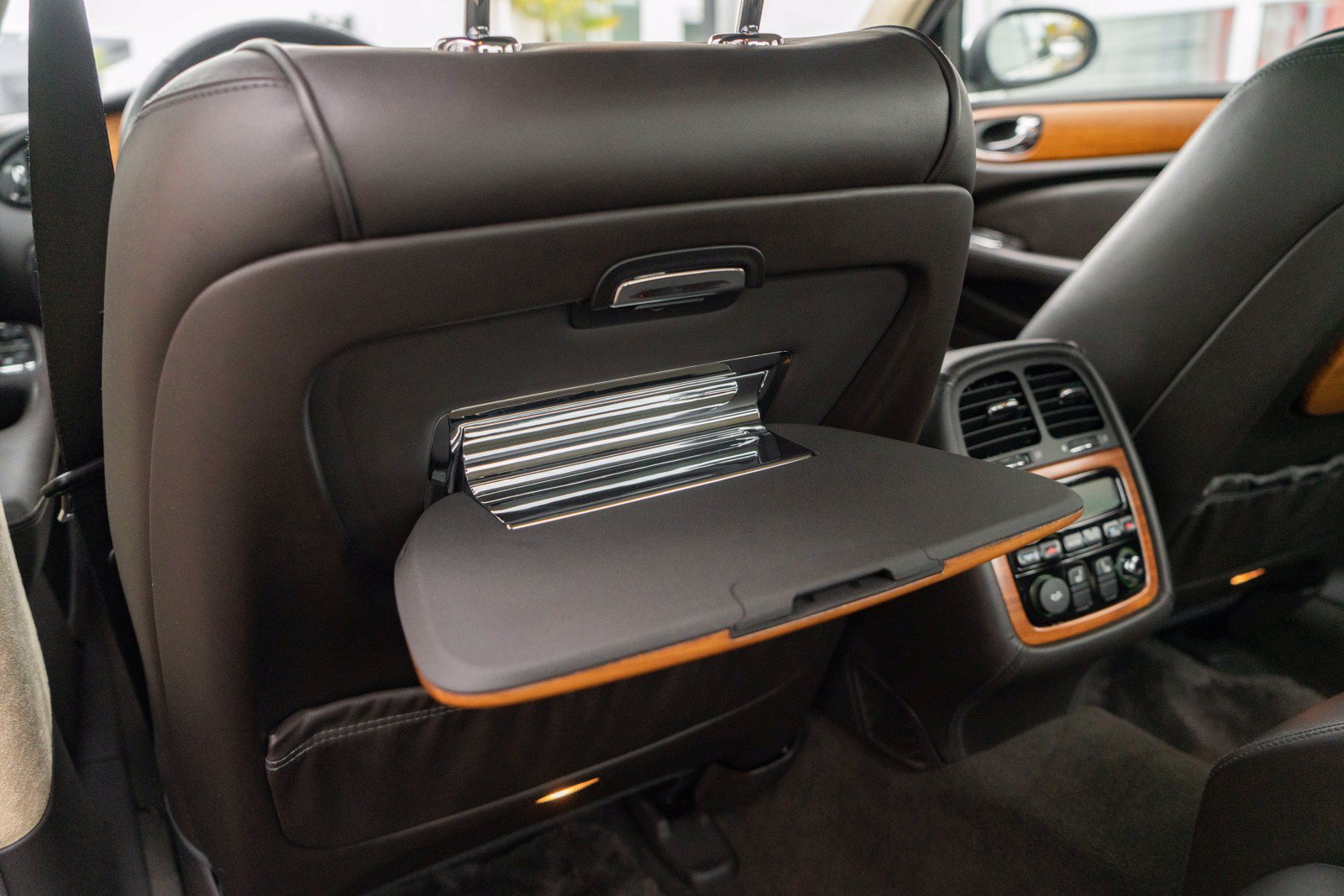 Used 2006 Jaguar XJ Vanden Plas Super V8 Portfolio RWD image 42