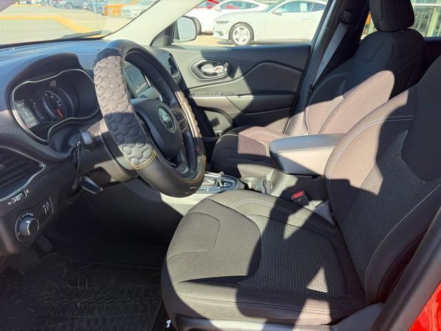 Used 2021 Jeep Cherokee Latitude FWD image 9