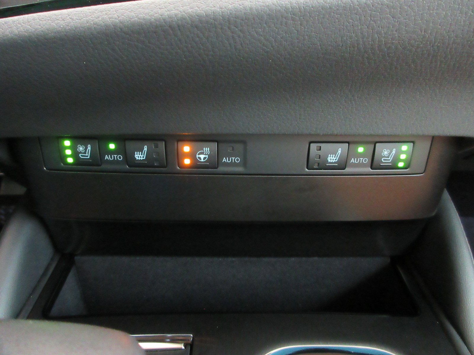 Used 2025 Lexus ES 300h w/ Premium Package FWD image 45