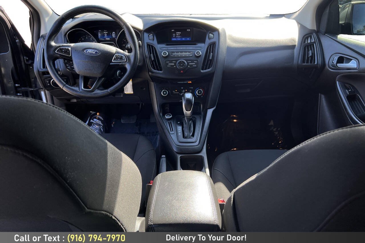 Used 2016 Ford Focus SE w/ SE Sport Package FWD image 15
