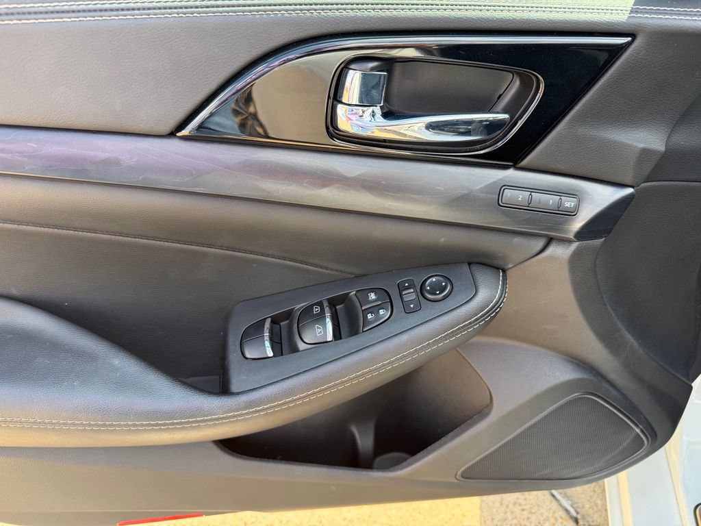 Certified 2023 Nissan Maxima Platinum w/ Sport Mat Group FWD image 12