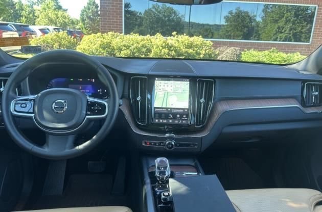 Used 2024 Volvo XC60 B5 Ultimate w/ Protection Package Premier AWD/4WD image 5