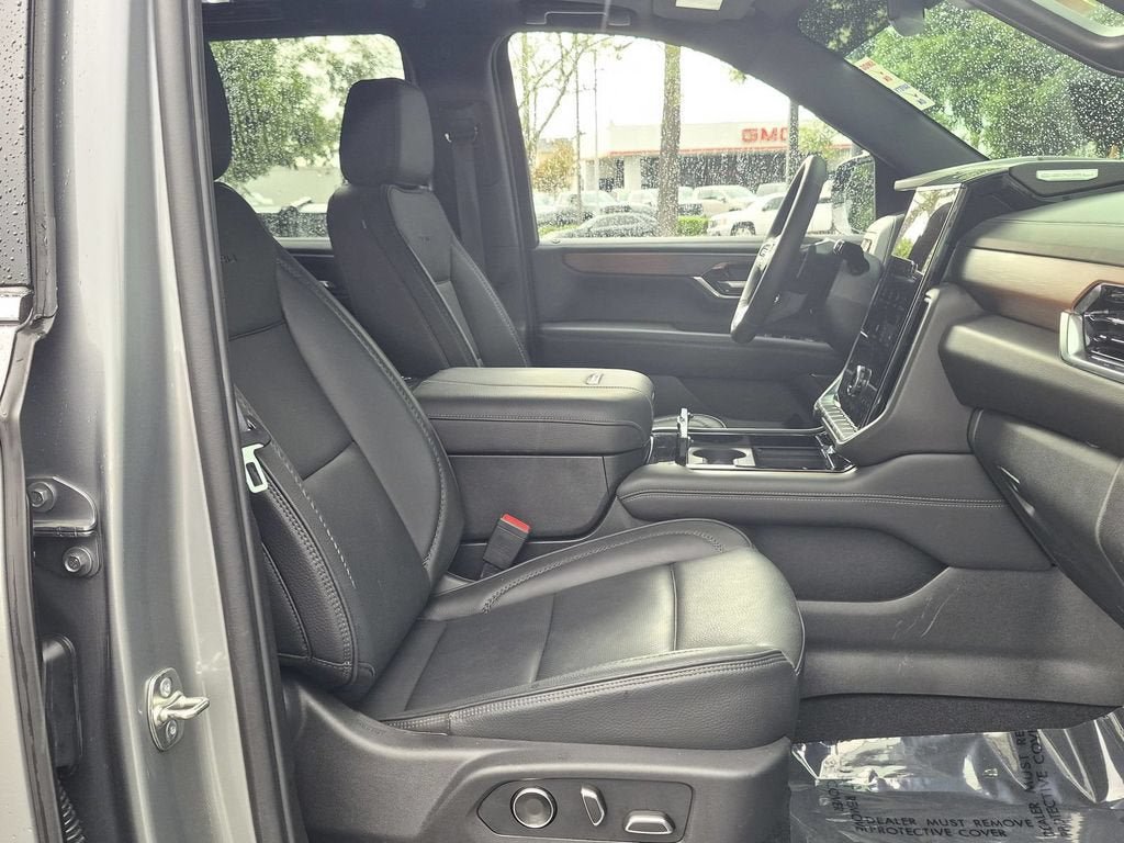 Used 2025 GMC Yukon Denali w/ Sun & Power Step Package AWD/4WD image 32