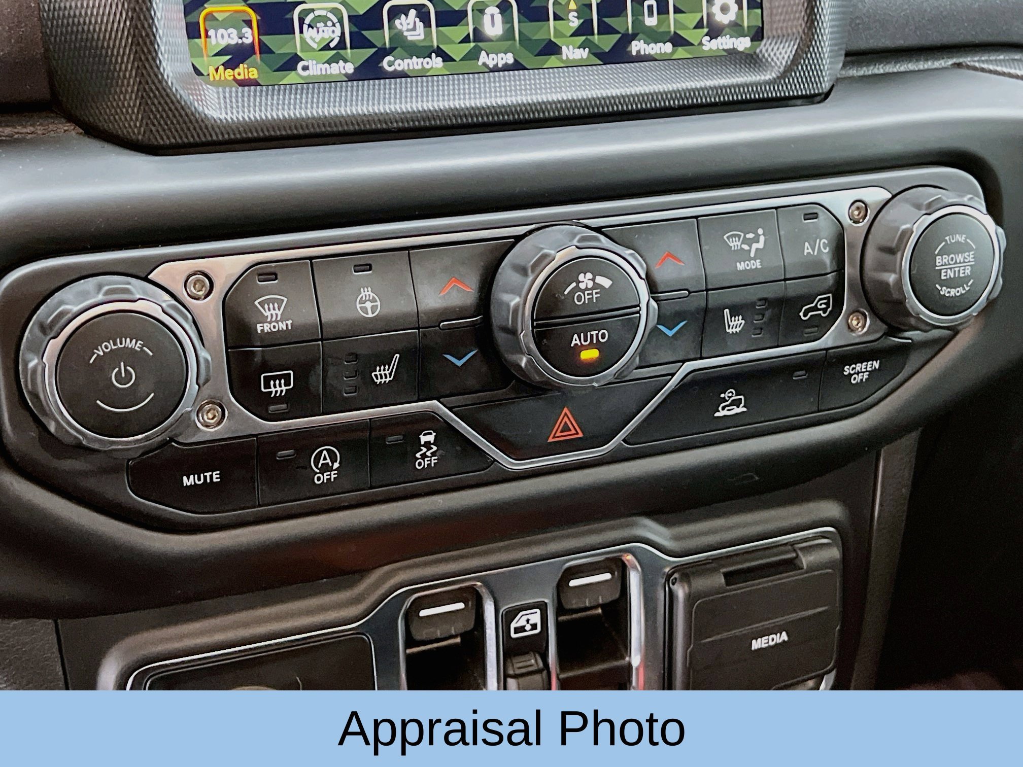 Used 2023 Jeep Gladiator Mojave w/ Cold Weather Group AWD/4WD image 17