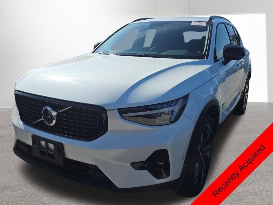 Used 2024 Volvo XC40 B5 Plus w/ Climate Package