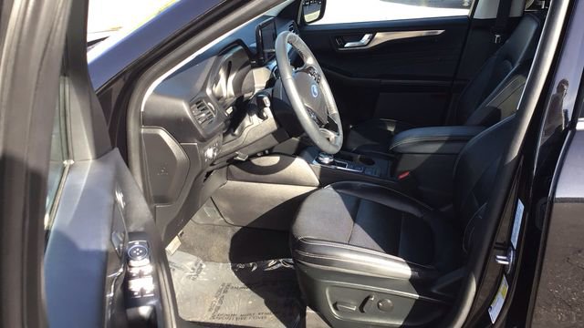 Certified 2022 Ford Escape Titanium image 19