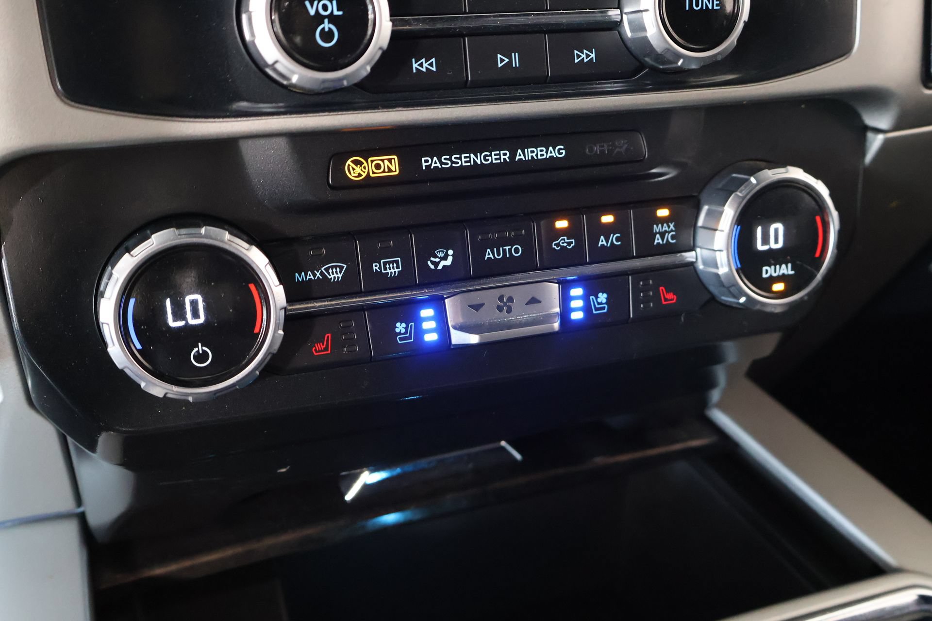 Used 2022 Ford F250 Lariat w/ Lariat Value Package AWD/4WD image 7