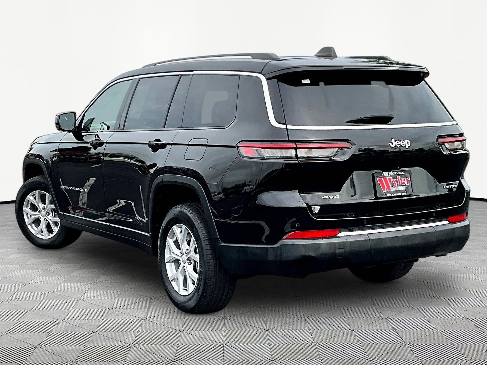Used 2023 Jeep Grand Cherokee L Limited AWD/4WD image 4