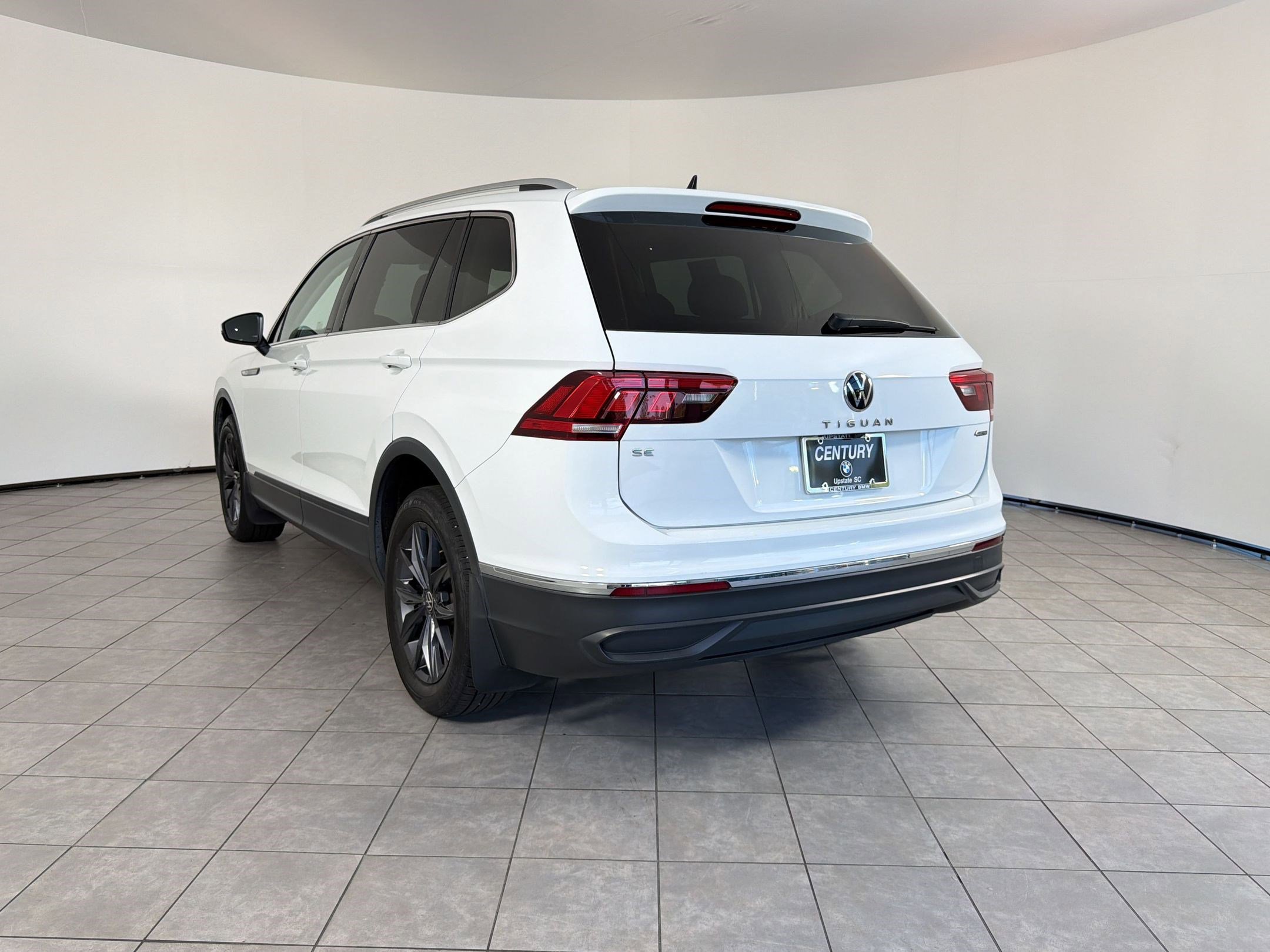Used 2022 Volkswagen Tiguan SE AWD/4WD image 3