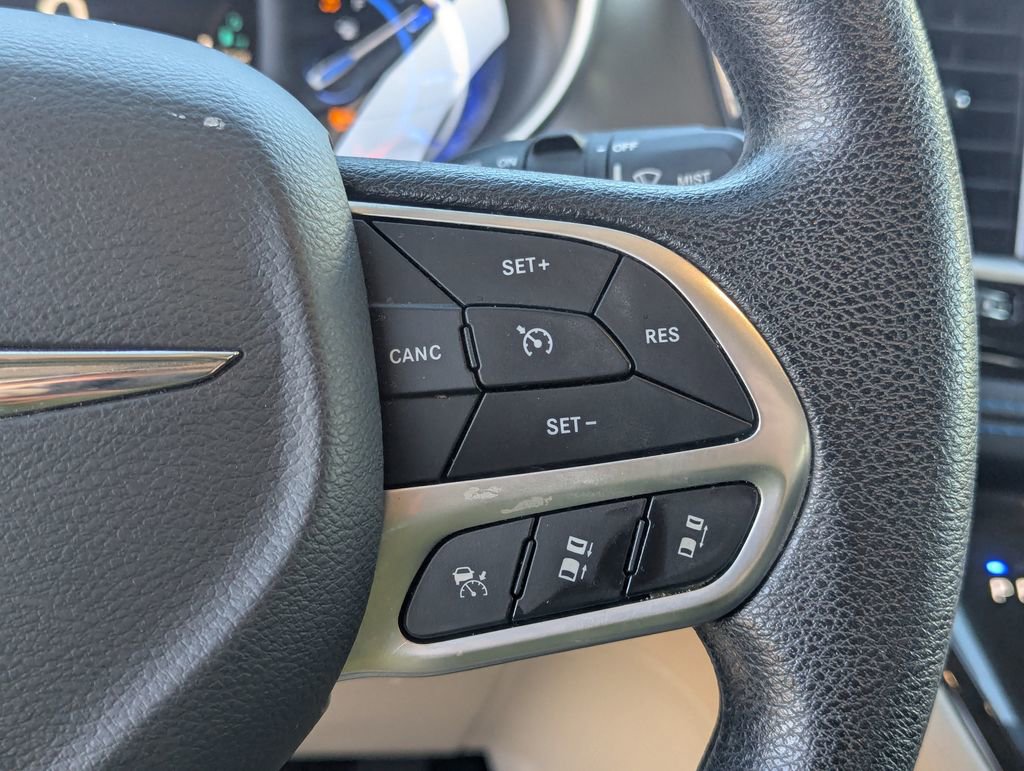 Used 2021 Chrysler Pacifica Touring image 18