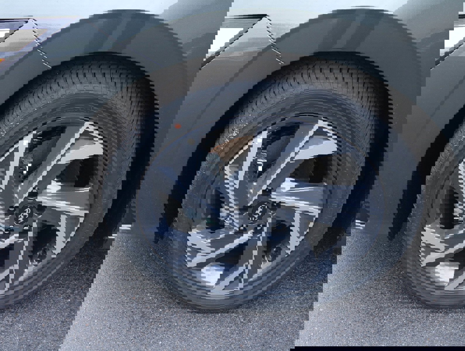 New 2025 Hyundai Elantra Limited image 11