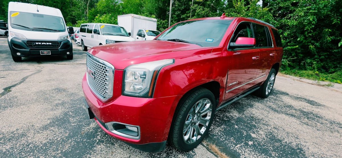 Used 2015 GMC Yukon Denali w/ Premium Package AWD/4WD image 2