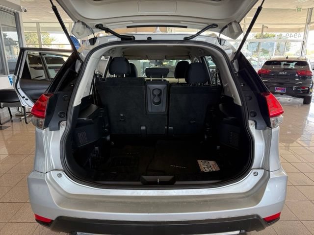 Used 2017 Nissan Rogue SV FWD image 23